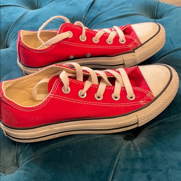 Red converse - Picture 2 of 5